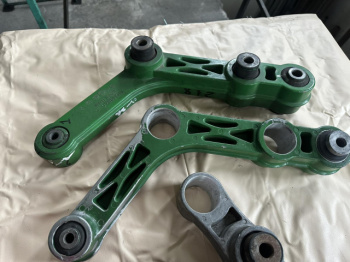 Ричаги соломотряса John Deere виготовлення нових сайлентблоків