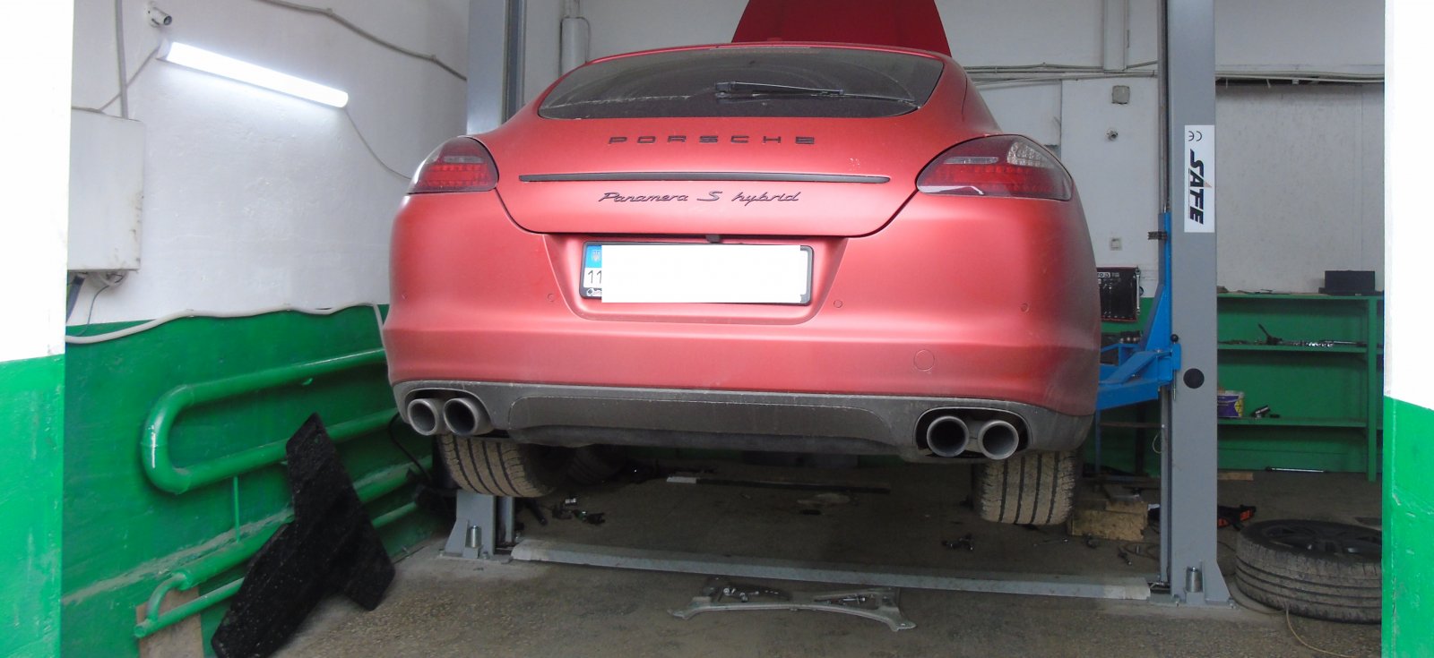 Сьогодні відновили передню підвіска  Porsche Panamera. 
